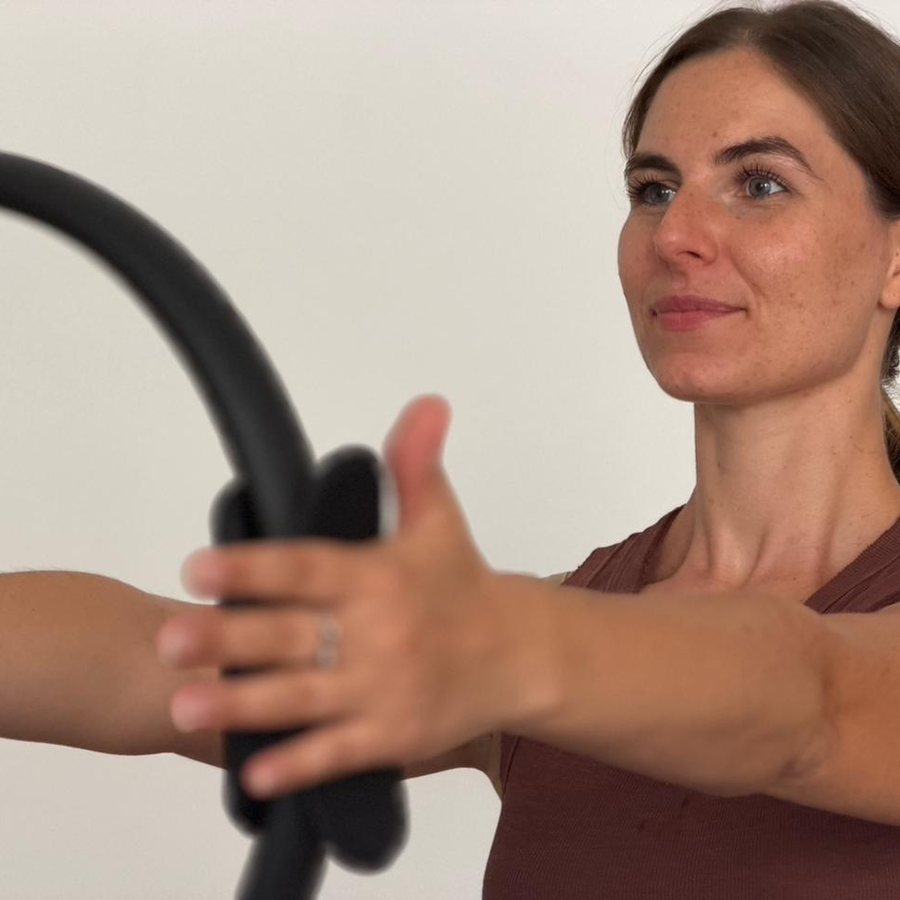 Esercizio di Pilates con l'anello